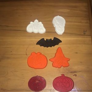 This is a smaller set but it is a 7 set Halloween